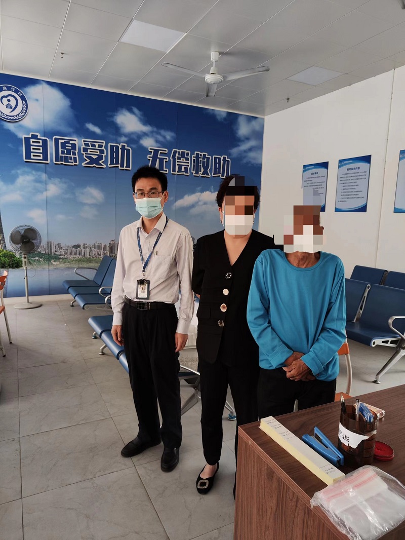 市救助管理站：七旬老翁露宿多年 接力救助落叶归根.jpg