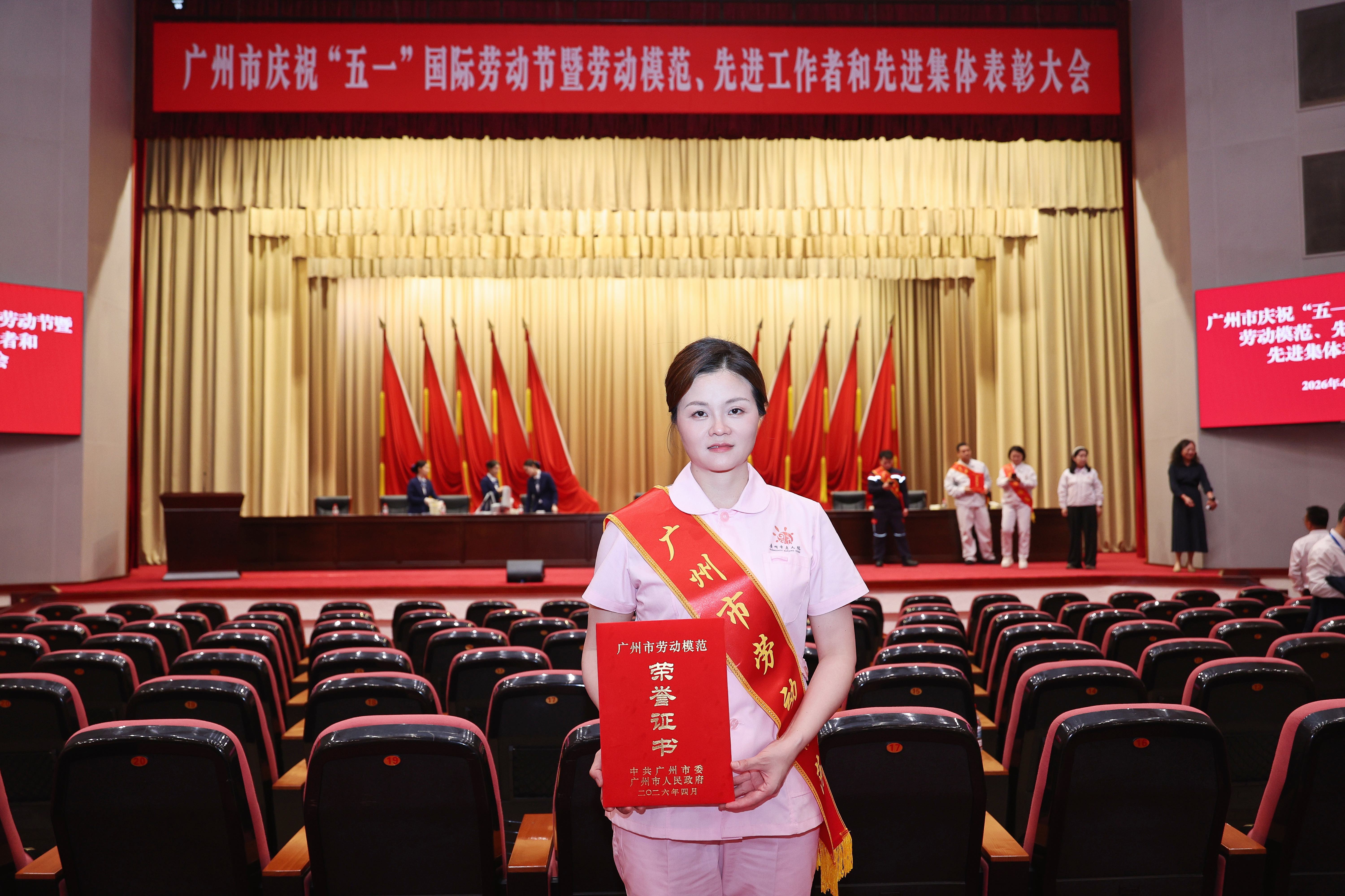 刘敏参加表彰大会。网上赌博平台供图